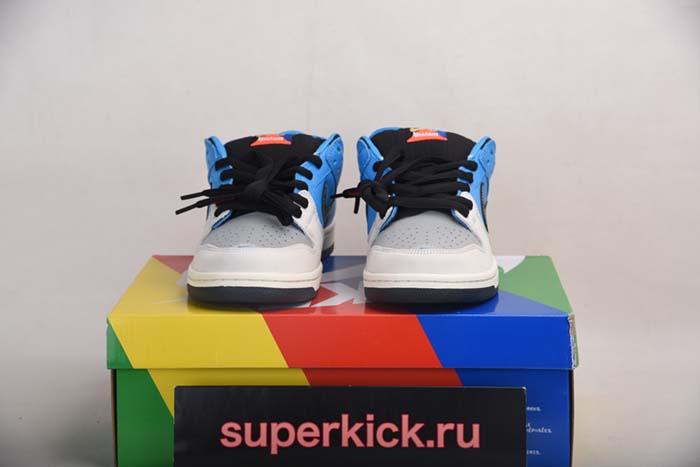 Instant Skateboard x Nike SB Dunk Low CZ5128-400