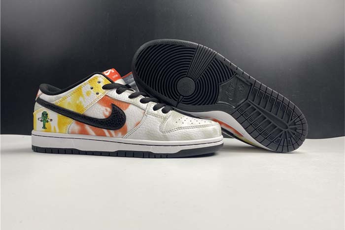Nike SB Dunk Low“Raygun” BQ6832-001a