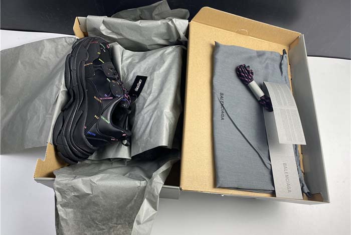 Ba*len*cia*ga triple s trainers letters 524039 w2fa1 1210
