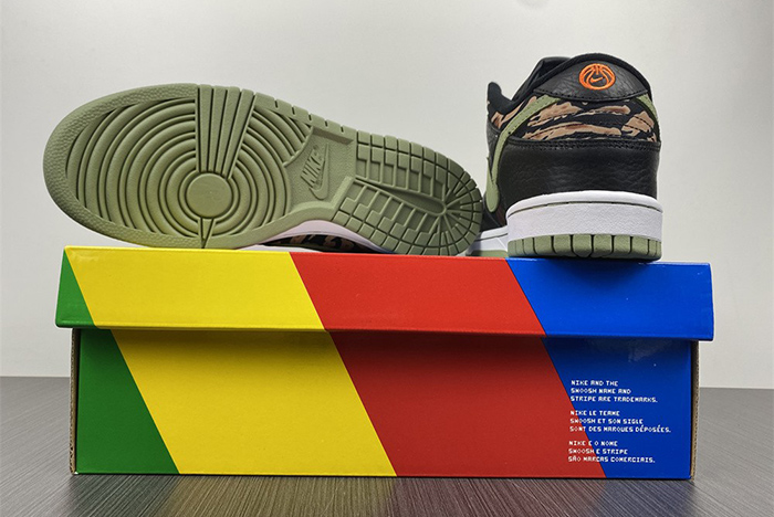 NIKE DUNK LOW SE  DH0957-001