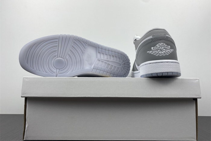 AIR JORDAN 1 LOW DC0774-105