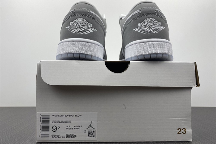 AIR JORDAN 1 LOW DC0774-105