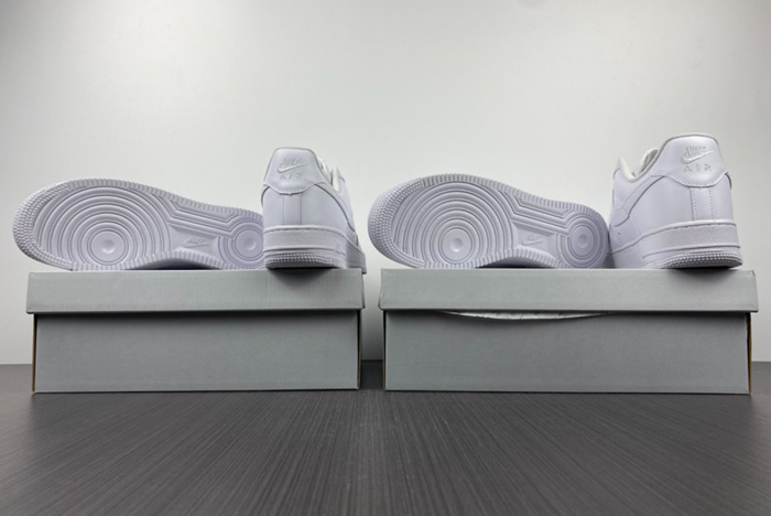 NIKE AIR FORCE 1