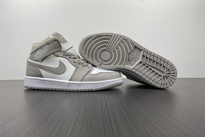 Air Jordan 1 Mid AJ1 554724-082