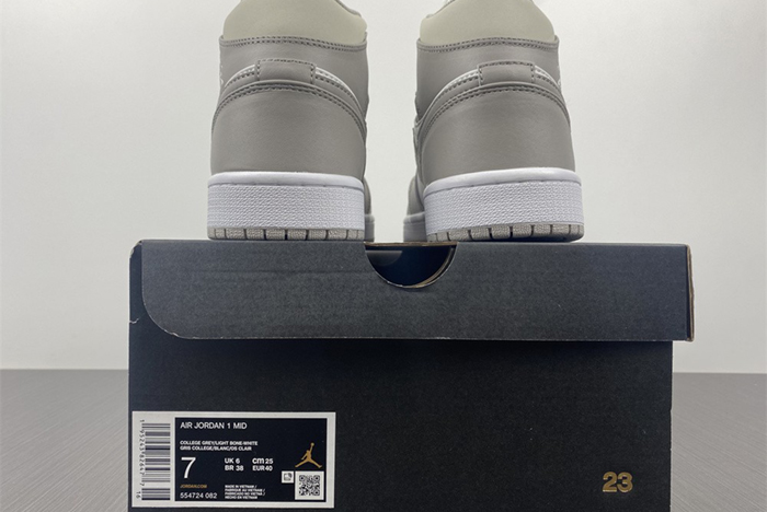 Air Jordan 1 Mid AJ1 554724-082
