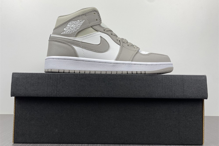 Air Jordan 1 Mid AJ1 554724-082