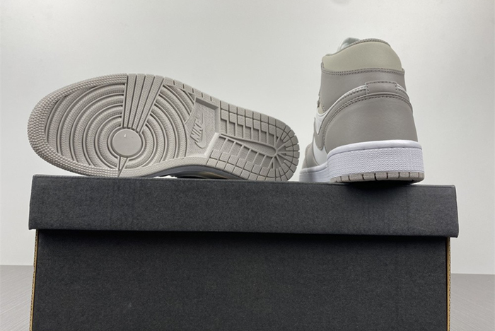 Air Jordan 1 Mid AJ1 554724-082