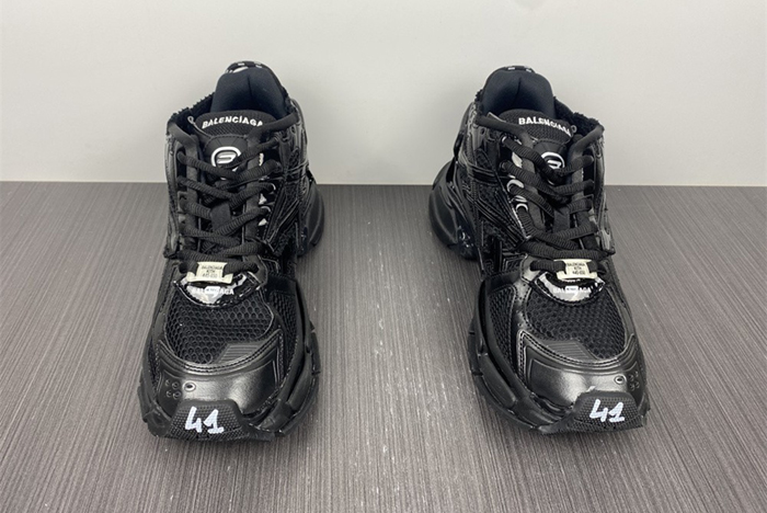 7.0 Ba*len*cia*ga -runner 1000