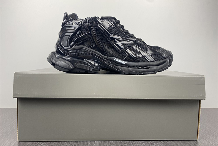 7.0 Ba*len*cia*ga -runner 1000