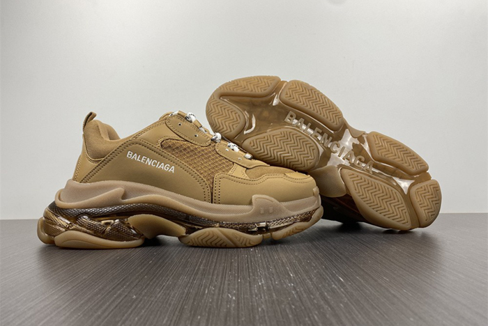 Ba*len*cia*ga triple s black sneaker 2706
