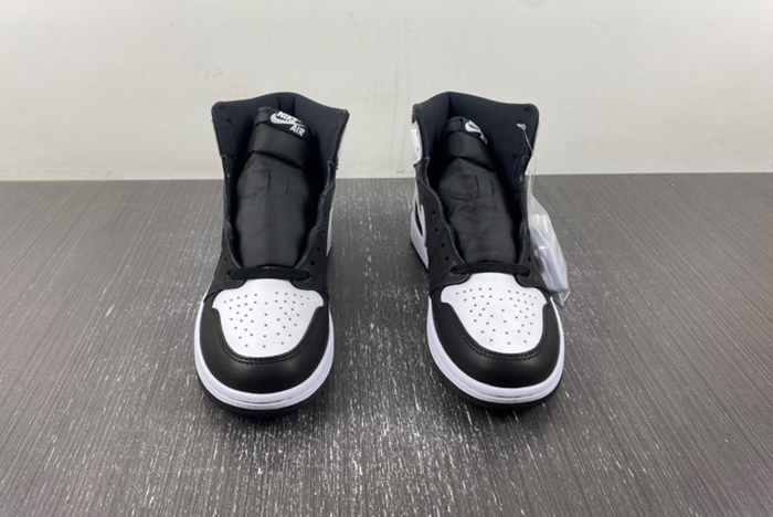 Air Jordan 1 High OG “Reverse Panda DZ5485-010
