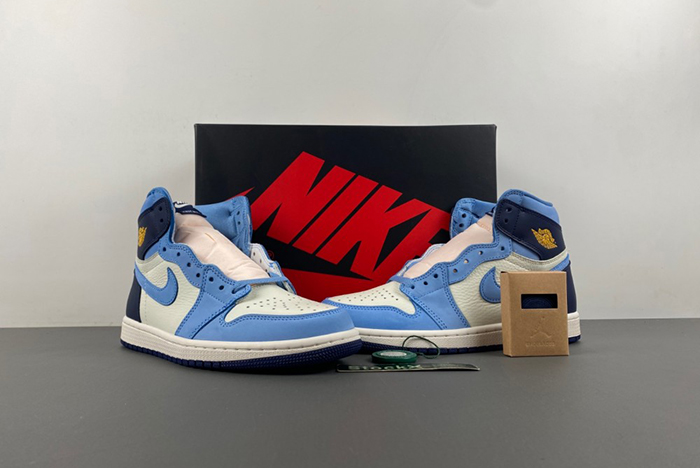 Air Jordan 1 High OG“First in Flight FD2596-400